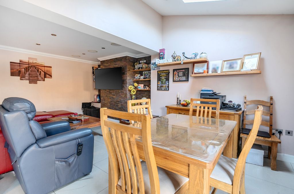 Property photo 3 of 16 1396044-4-695E4Ca...