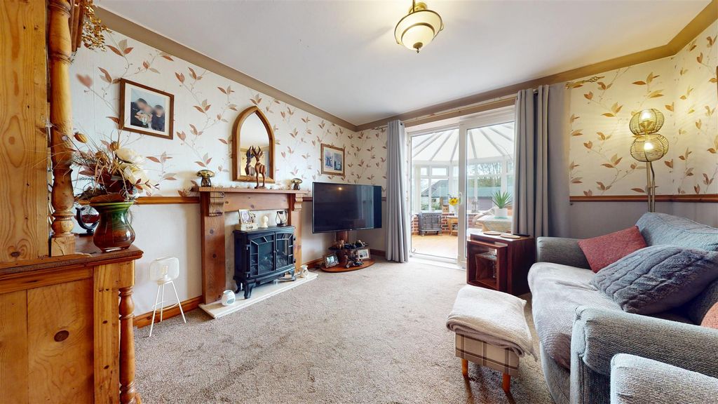 Property photo 3 of 22 Devoke Avenue Living Room