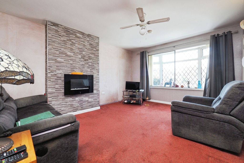 Property photo 2 of 14 Lounge