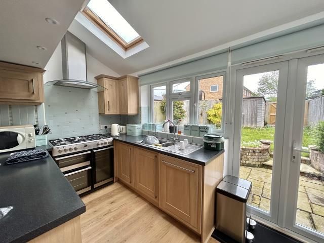 Property photo 2 of 8 Kitchen