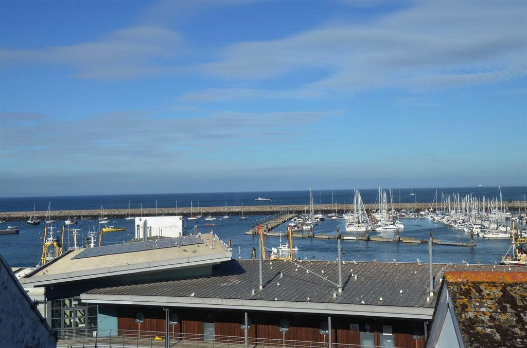 Property photo 2 of 10 Sea View