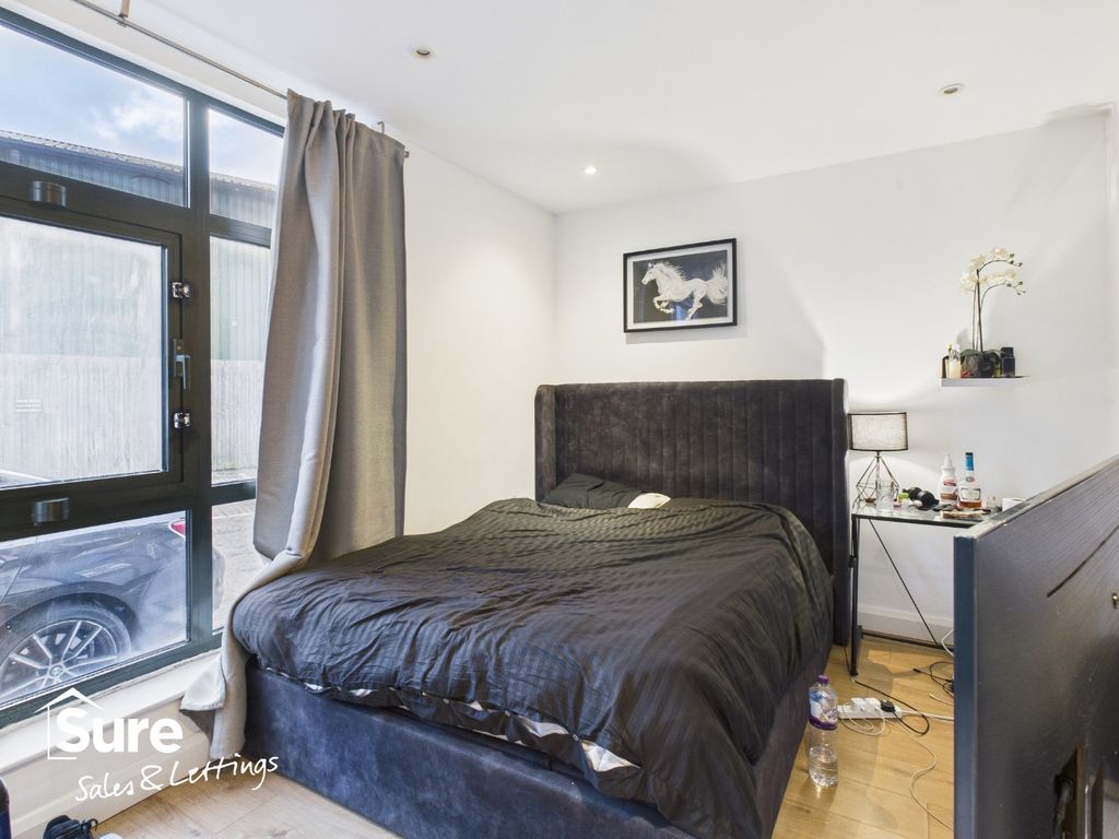 Property photo 3 of 12 4755533