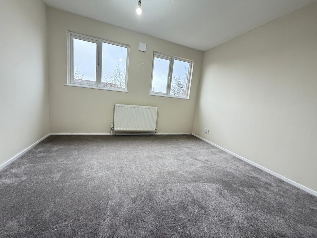 Property photo 3 of 10 F30B18F2-34Be-4A23-8699-36103ce7Cda6