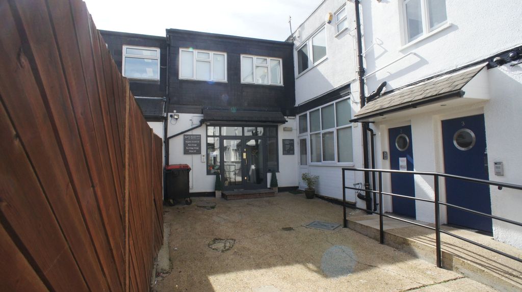 Property photo 1 of 4