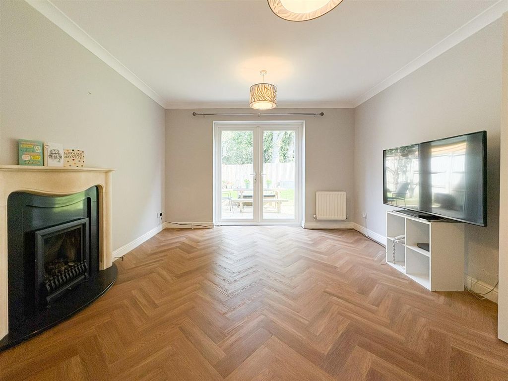 Property photo 3 of 28 Livingroom-3.Jpg