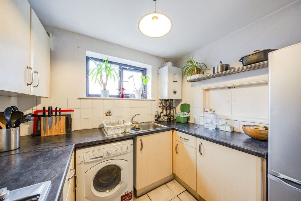 Property photo 2 of 10 Kitchen