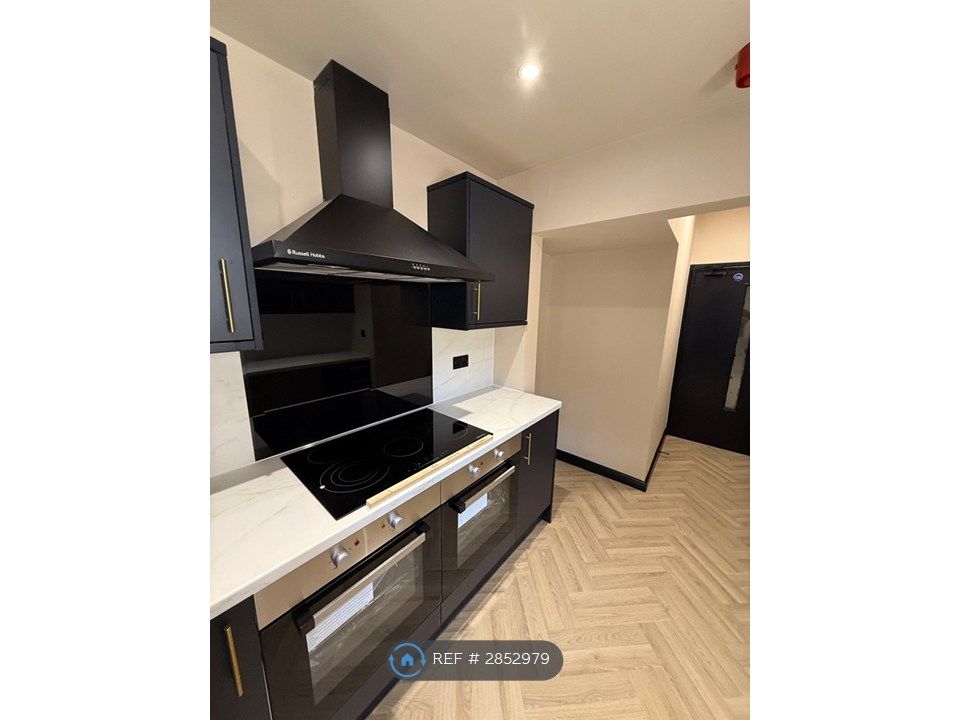 Property photo 3 of 25 Kitchen