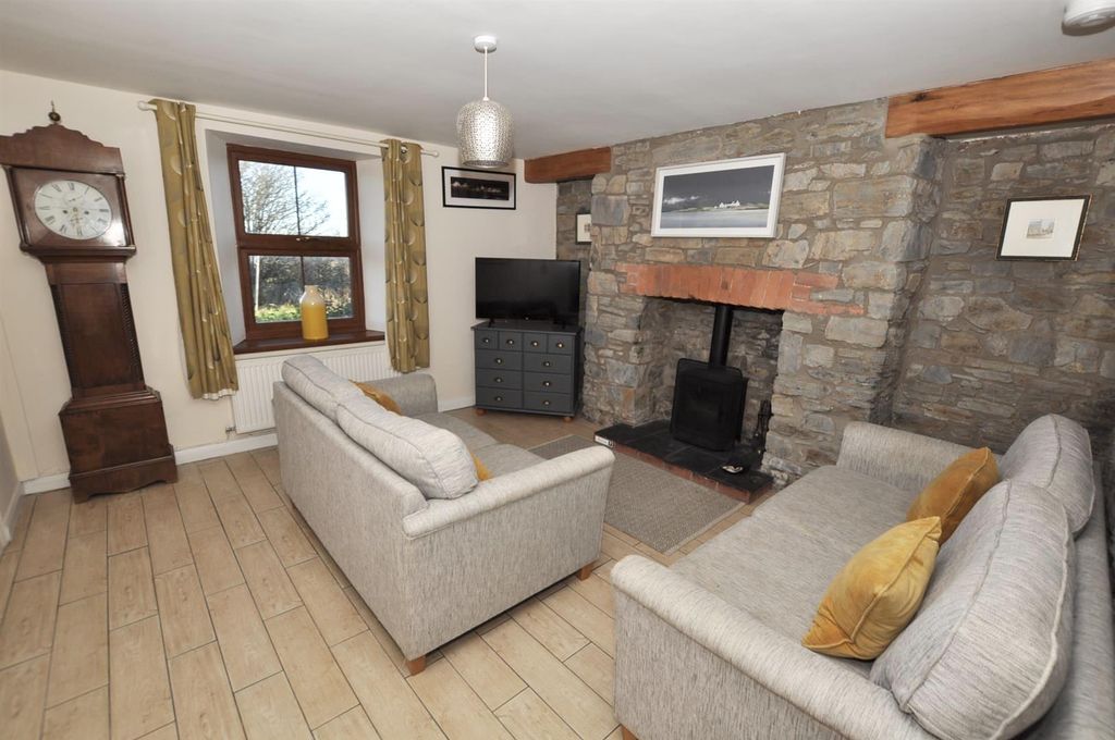 Property photo 3 of 22 Sitting Room