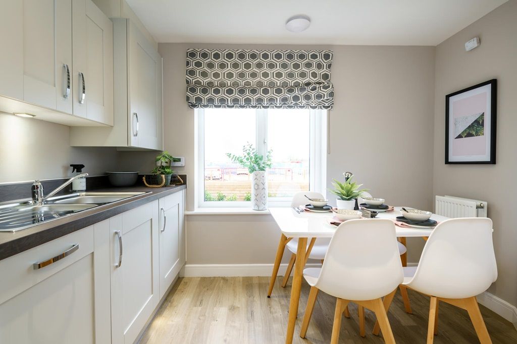 Property photo 3 of 10 Space To Cook And Dine