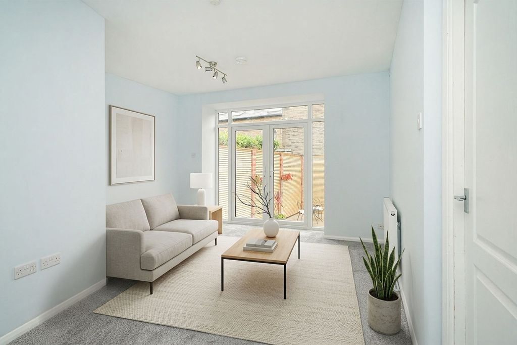 Property photo 1 of 14 Lounge