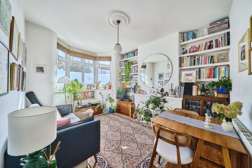 Property photo 2 of 17 Photo