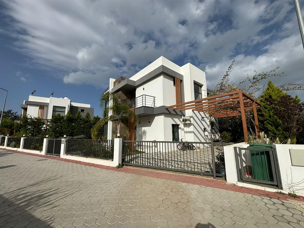 Property photo 3 of 31