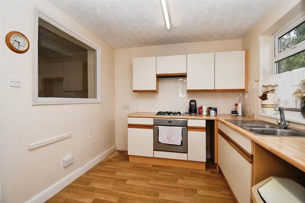 Property photo 3 of 14 Kitchen