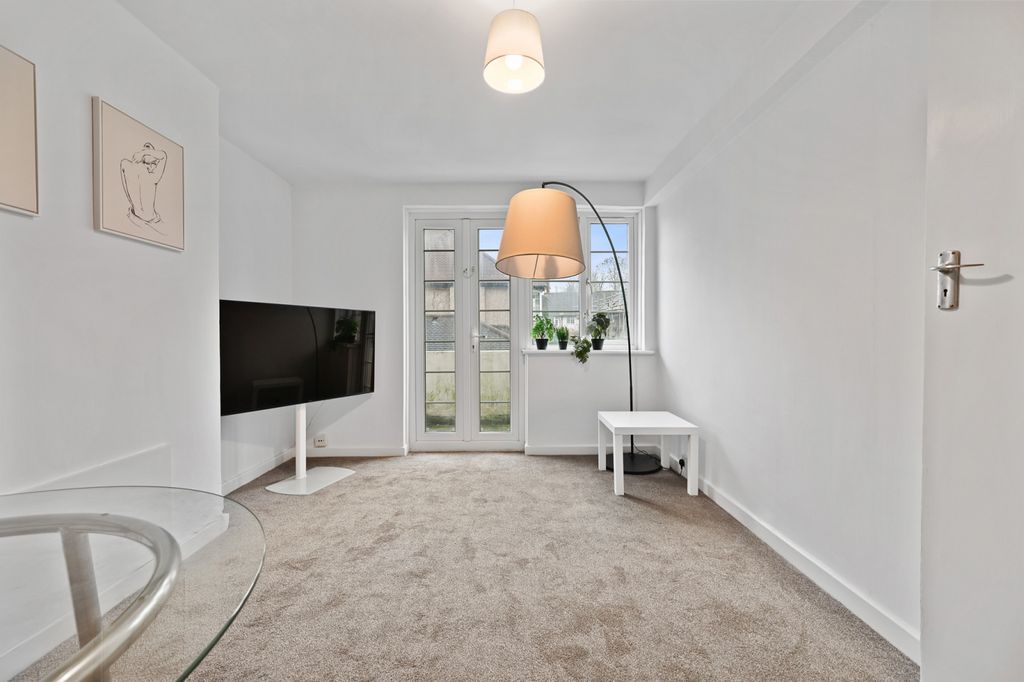 Property photo 2 of 8 Gallery