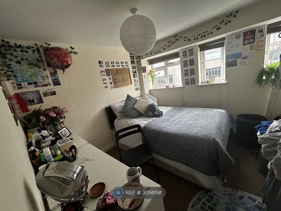 Property photo 2 of 32
