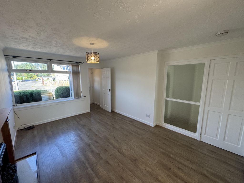 Property photo 2 of 28