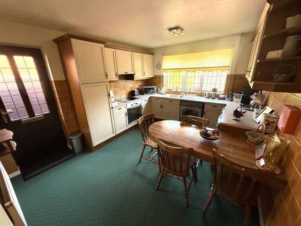 Property photo 3 of 14 Kitchen.Jpg
