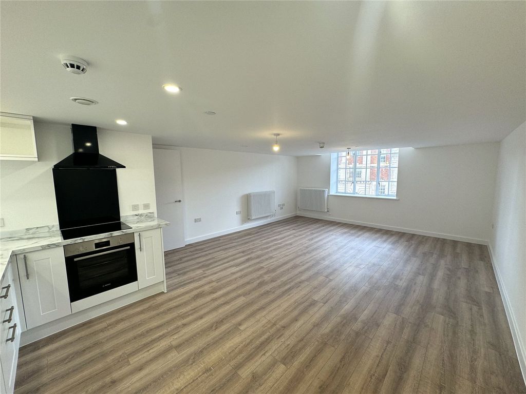 Property photo 3 of 9 Flat 103