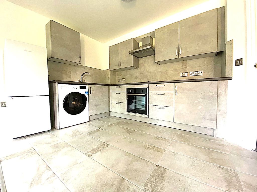 Property photo 2 of 6 Picture No. 11