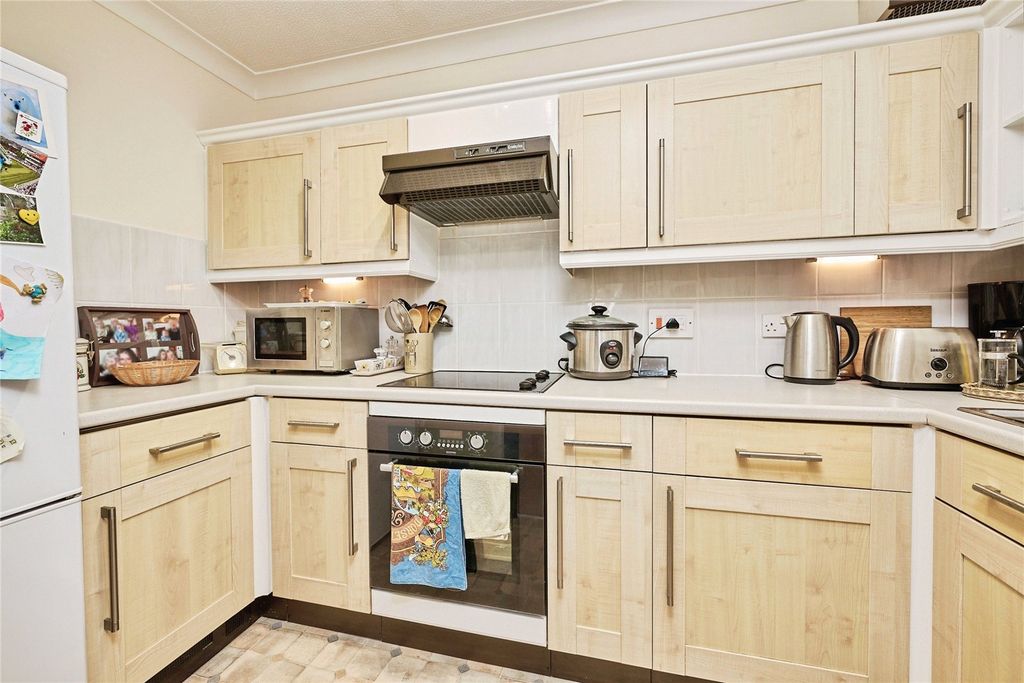 Property photo 2 of 10 Kitchen