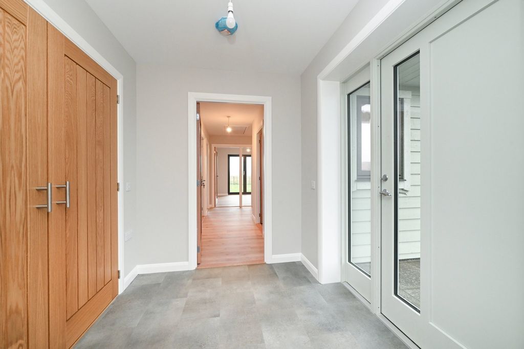 Property photo 3 of 48