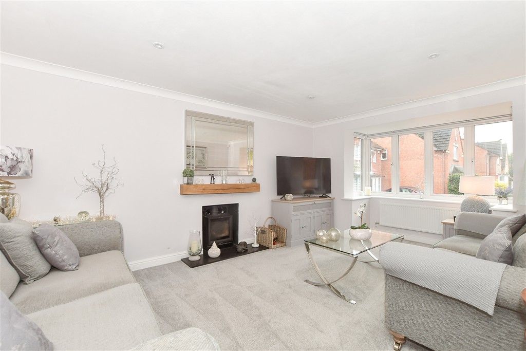 Property photo 2 of 17 Lounge