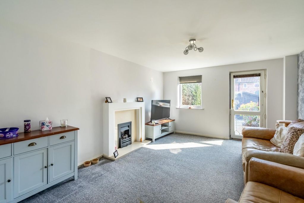 Property photo 1 of 14 Living Room
