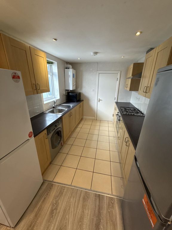 Property photo 2 of 9 Kitchen