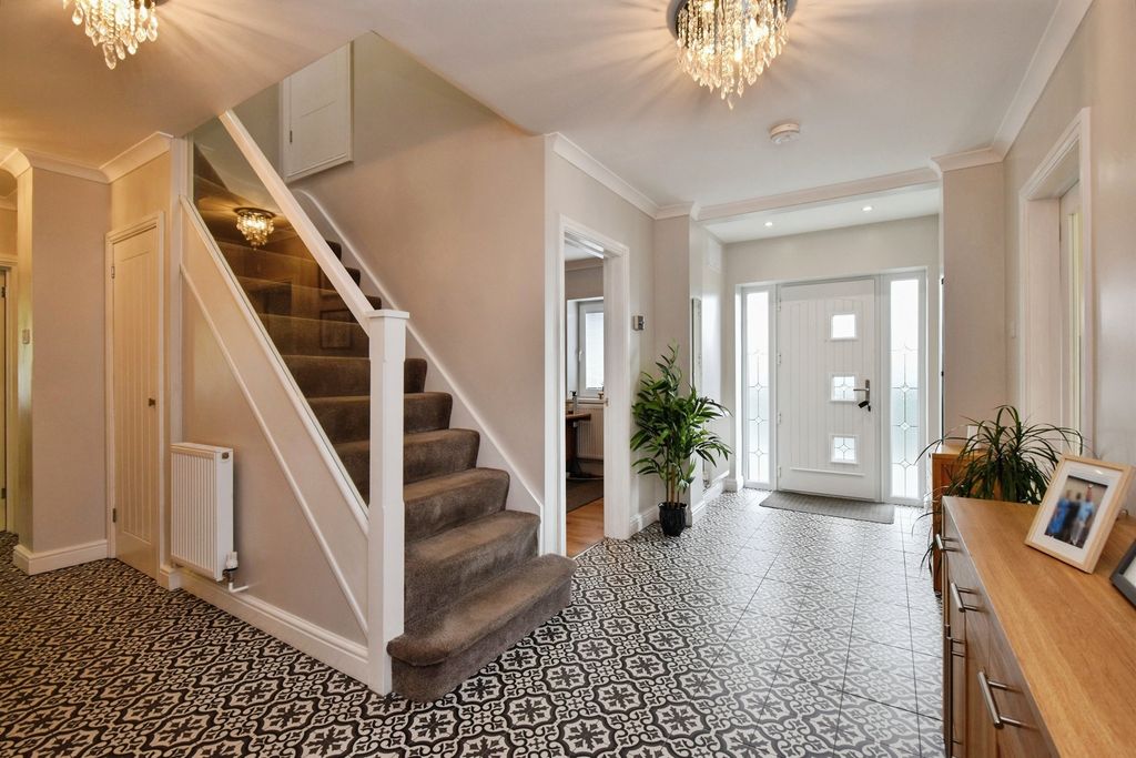 Property photo 2 of 34