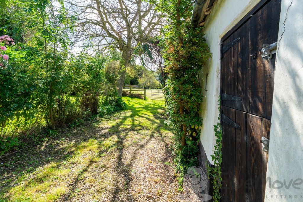 Property photo 3 of 12 Workshop Or Stable To Paddock Entrance