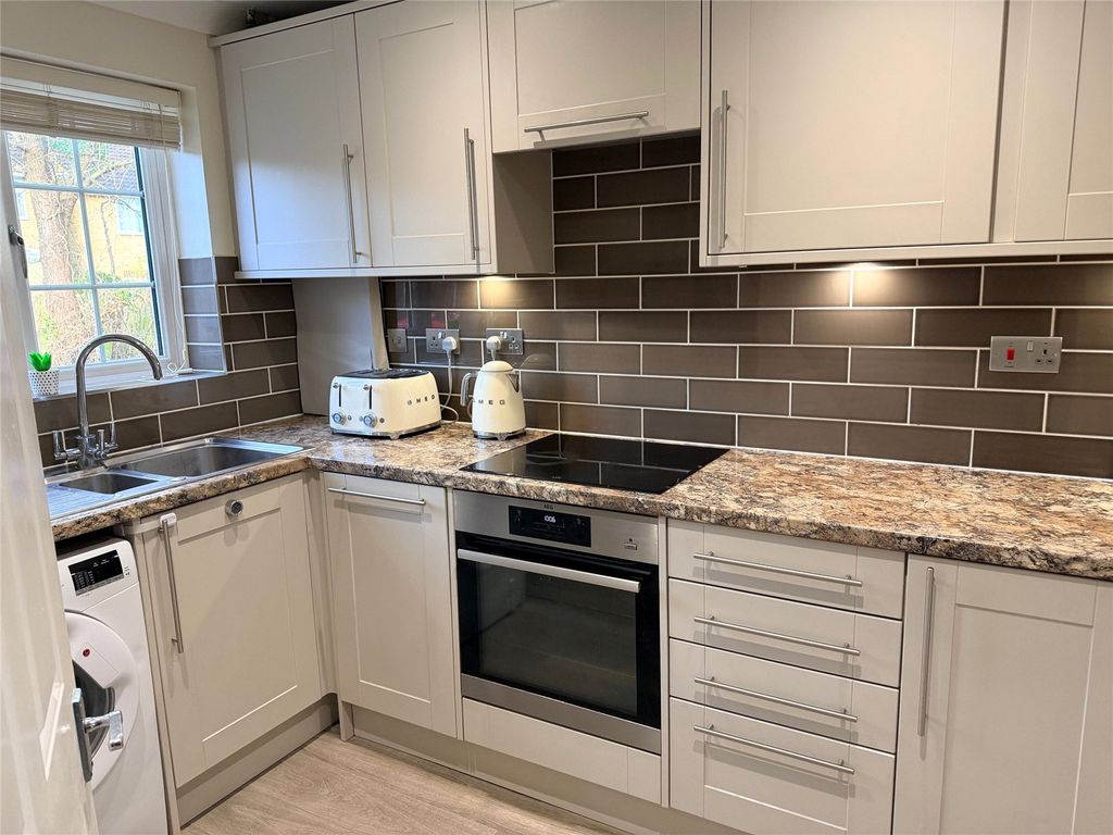 Property photo 3 of 16 Picture No. 23