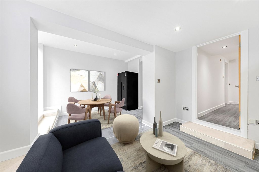 Property photo 2 of 8 Kitchen/Reception