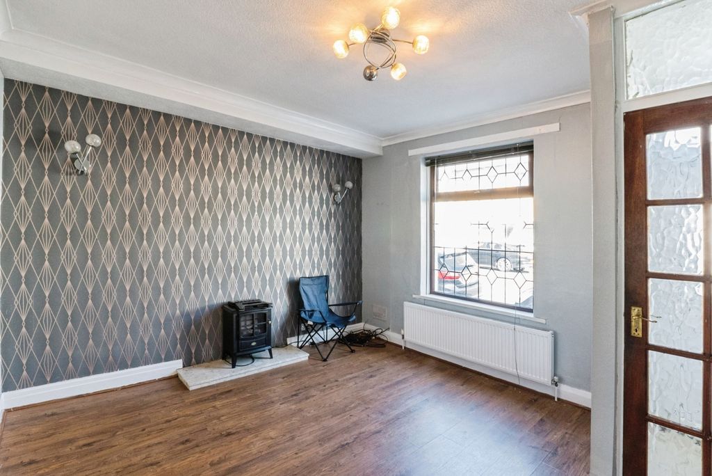 Property photo 3 of 17 Pbox-Img.Jpg