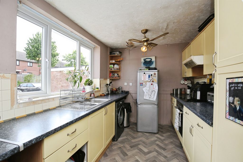 Property photo 2 of 11