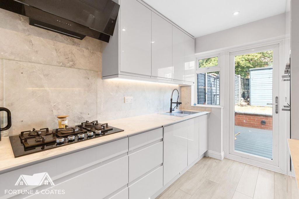 Property photo 3 of 21 Pennymead_11.Jpg