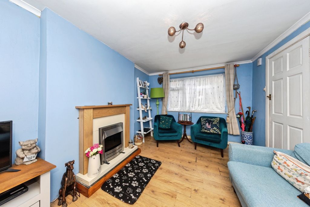Property photo 3 of 17 Photo