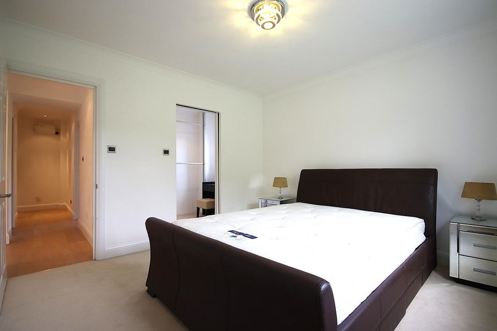Property photo 3 of 8 Bedroom
