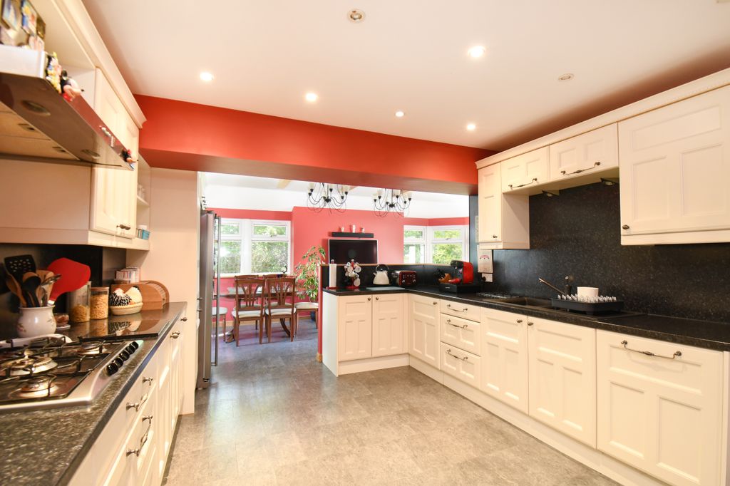 Property photo 2 of 34 Family Dining Kitchen