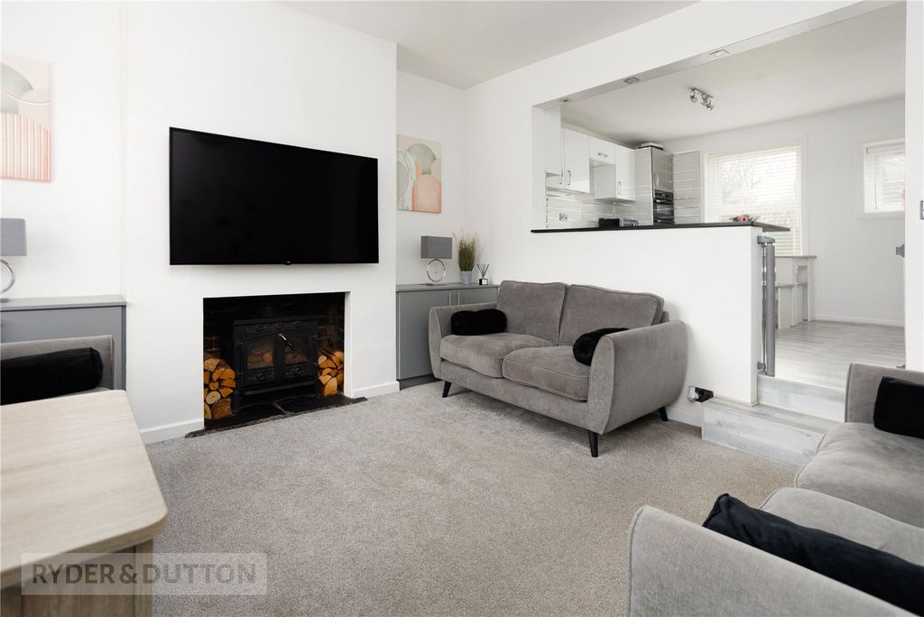 Property photo 1 of 20 Lounge