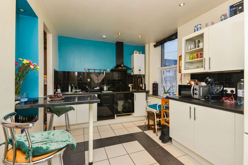 Property photo 2 of 15 Kitchen (Flat 1)
