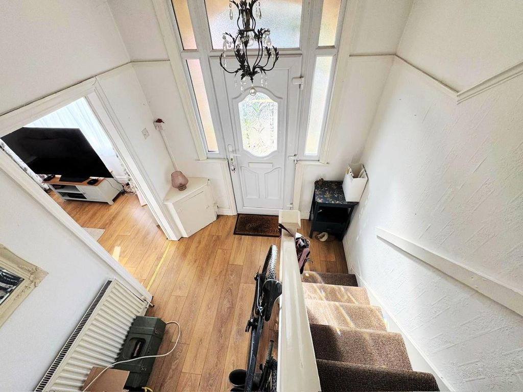 Property photo 2 of 10 Entrance Hall