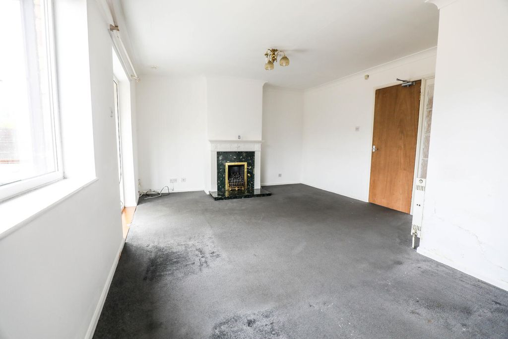 Property photo 3 of 9 Living Room