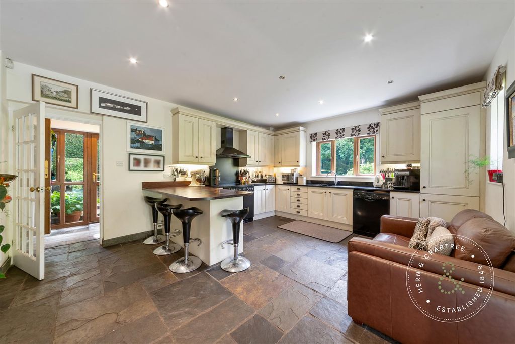 Property photo 2 of 98 Ton-Y-Bwlch-Cottage-040.Jpg
