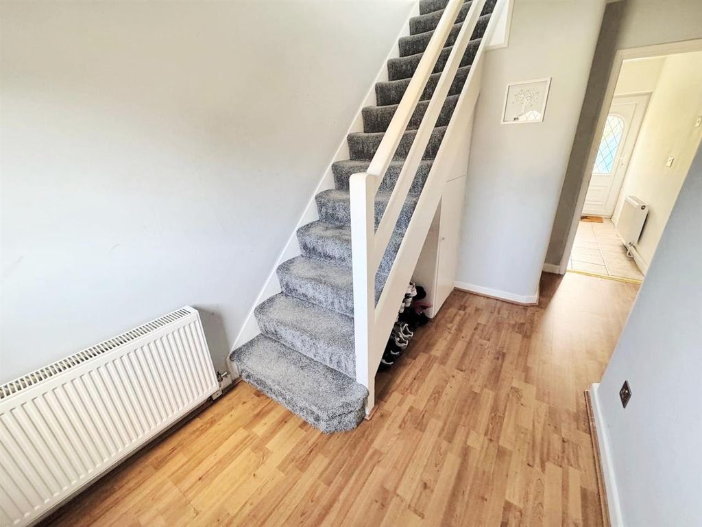 Property photo 2 of 15 Entrance Hall