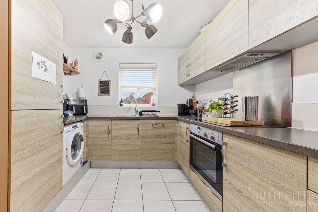 Property photo 3 of 27