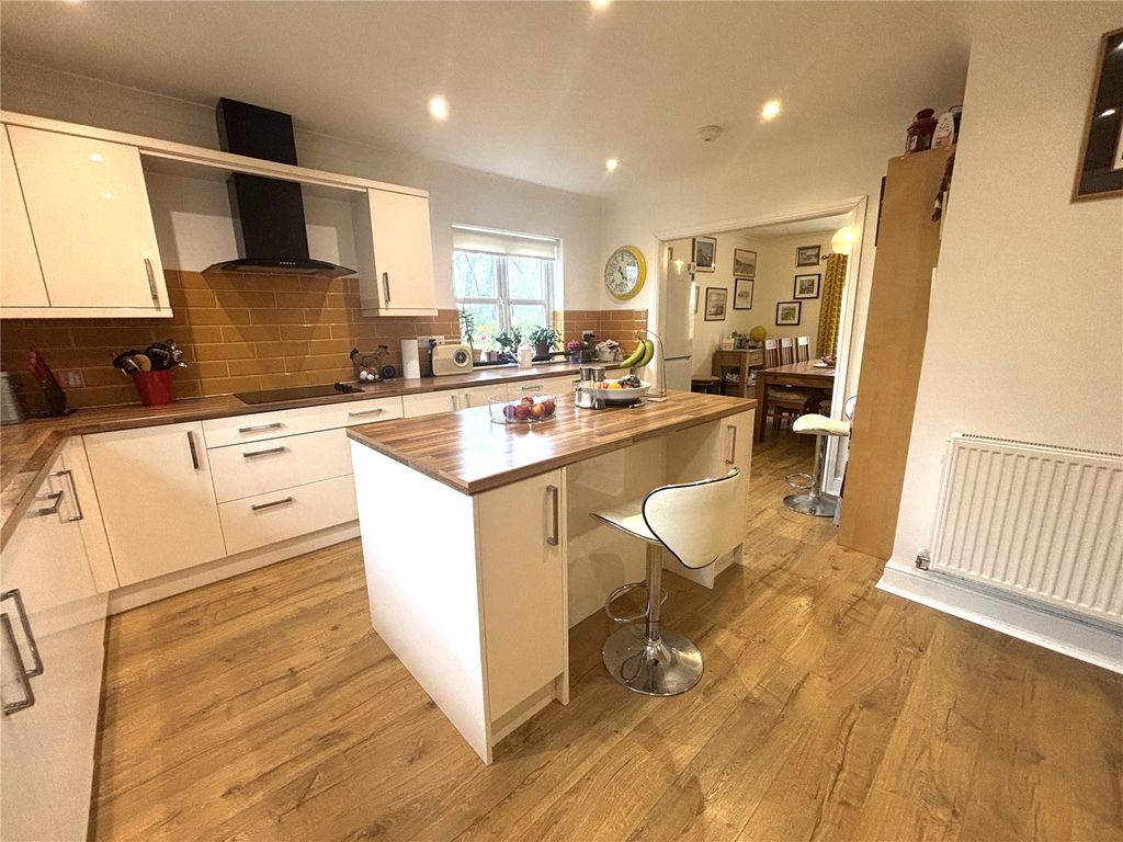 Additional image 4 of 4 bed detached house for saleSunnybank Gardens, Narberth, Pembrokeshire SA67
