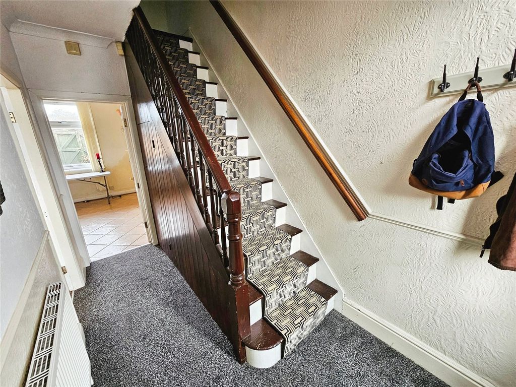 Property photo 2 of 15 Entrance Hall