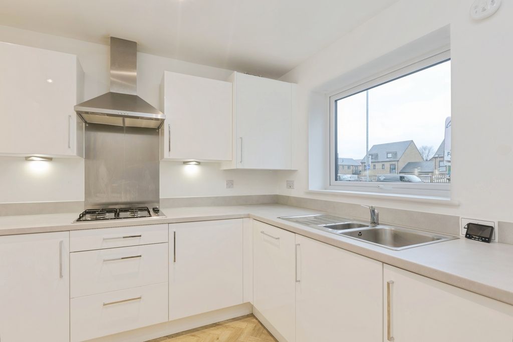 Property photo 3 of 16 Kitchen