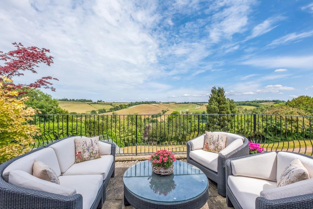 Property photo 3 of 33 Image