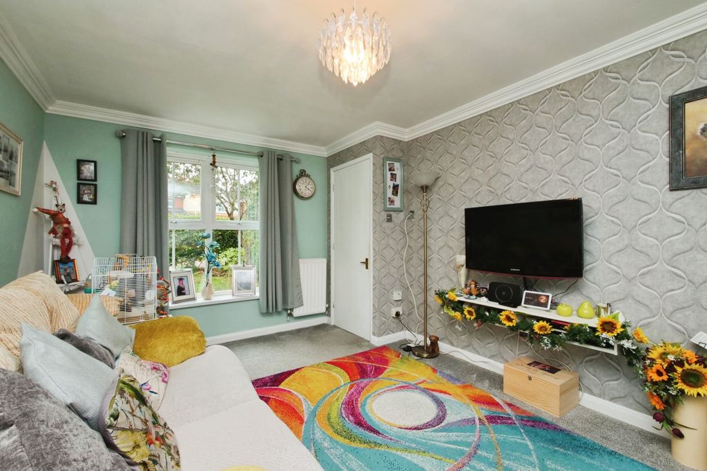 Property photo 2 of 19 Pnmb0676
